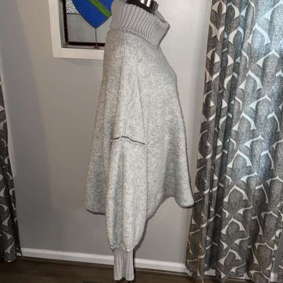 Free People Oversized Milo Tunic Sweater in Heather Grey size medium - Picture 7 of 10